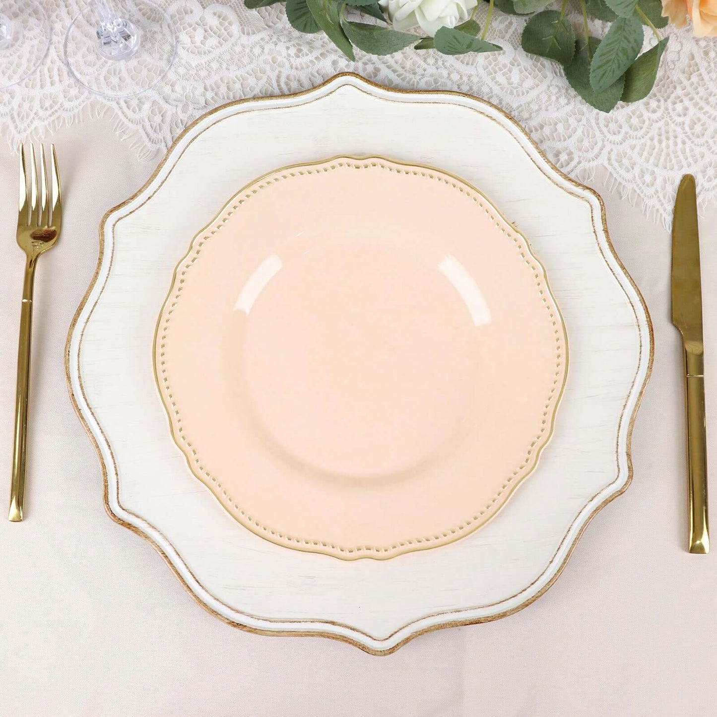 10-Pack Plastic Dinner Plates in Nude with Gold Scalloped Rim - Disposable Party Plates 9"