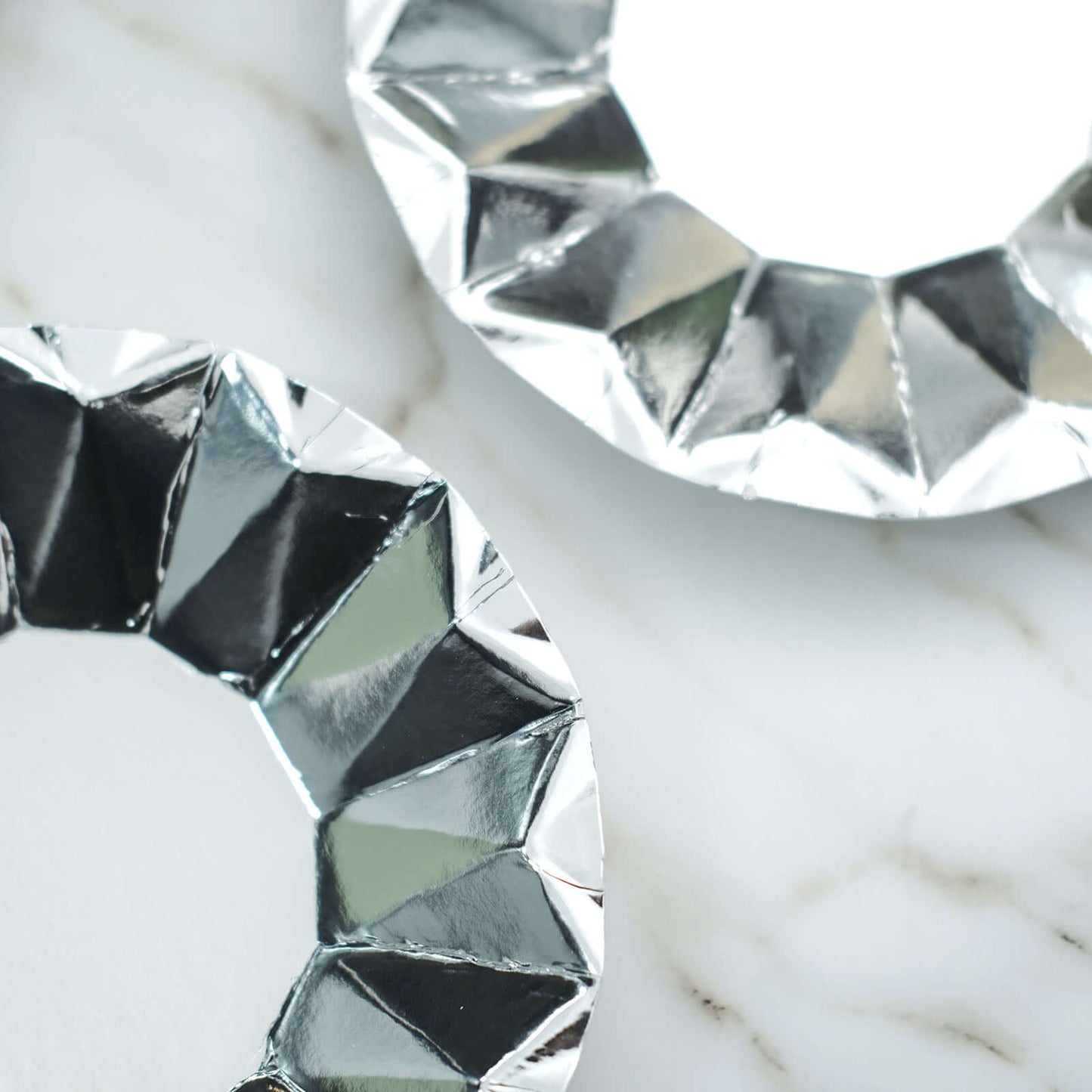 25-Pack Paper 7" Round Dessert Plates in Metallic Silver with Geometric Prism Rim - Disposable 400GSM Appetizer Salad Plates