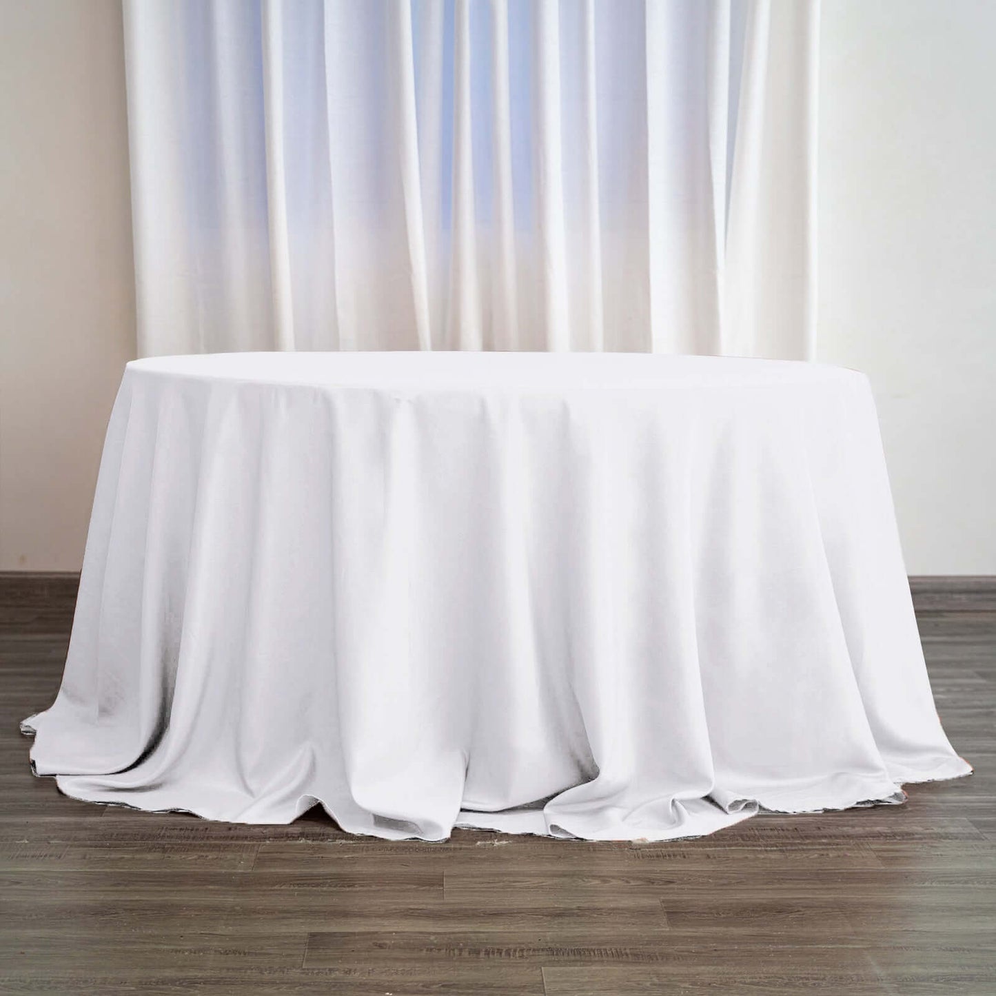 Polyester 132" Round Tablecloth White - Seamless Chic Design for Grand Celebrations