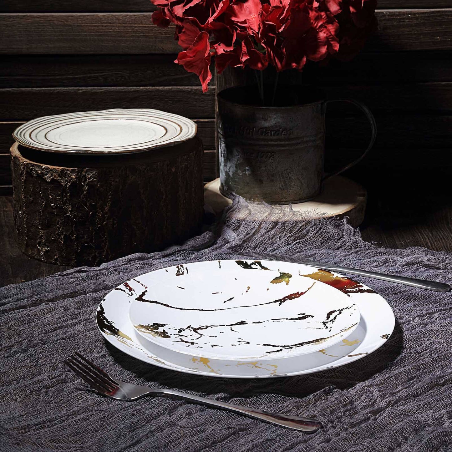 10-Pack Plastic 8" Round Dessert Plates in White with Gold Marble Print - Disposable Appetizer/Salad Plates for Chic Banquets & Special Occasions