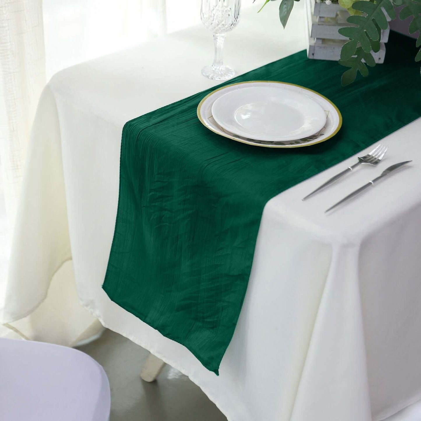 Taffeta 12"x108" Table Runner Hunter Emerald Green - Accordion Crinkle Design
