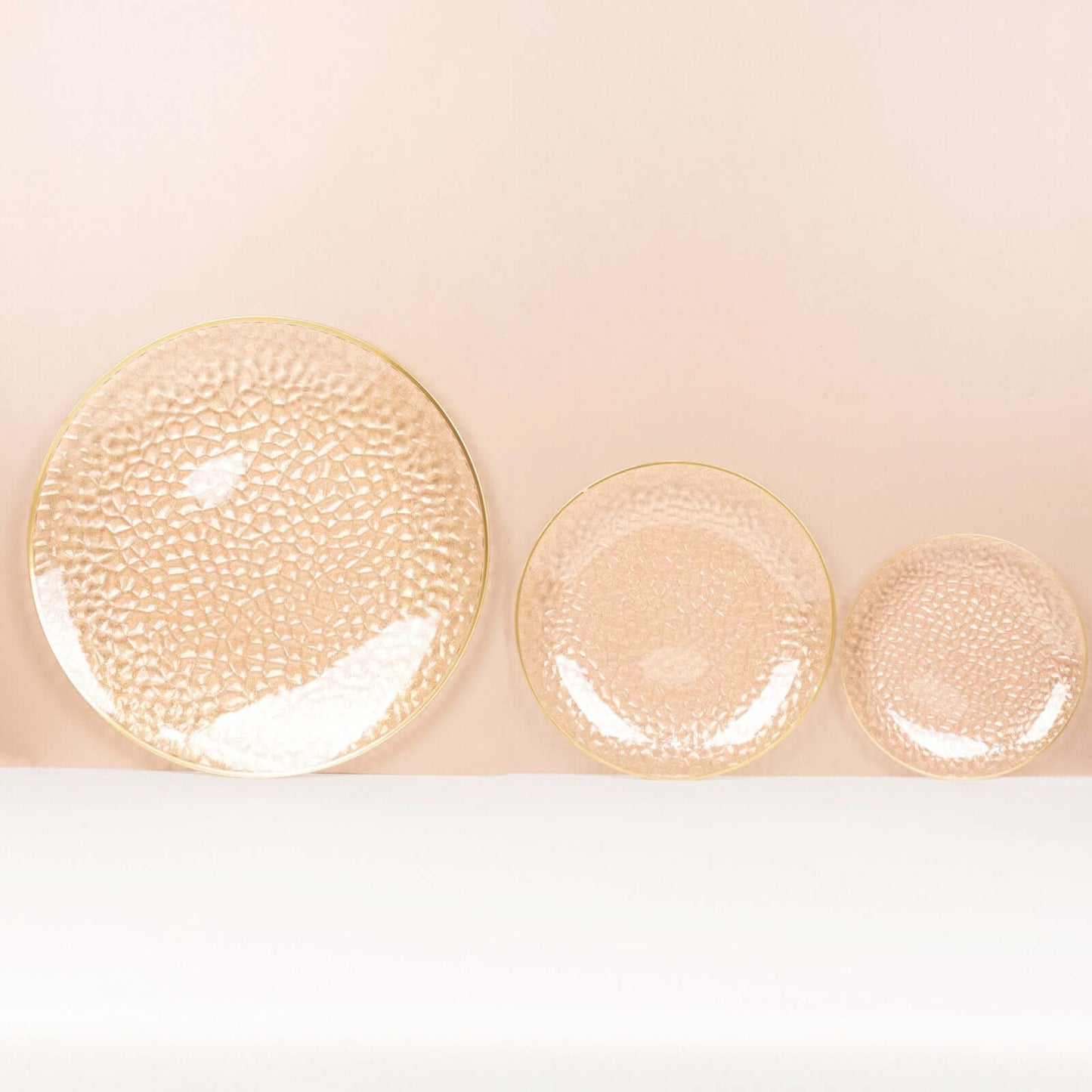 10-Pack Plastic 9" Round Dinner Plates in Clear Gold Glittered Hammered Design with Gold Rim - Modern Disposable Party Plates