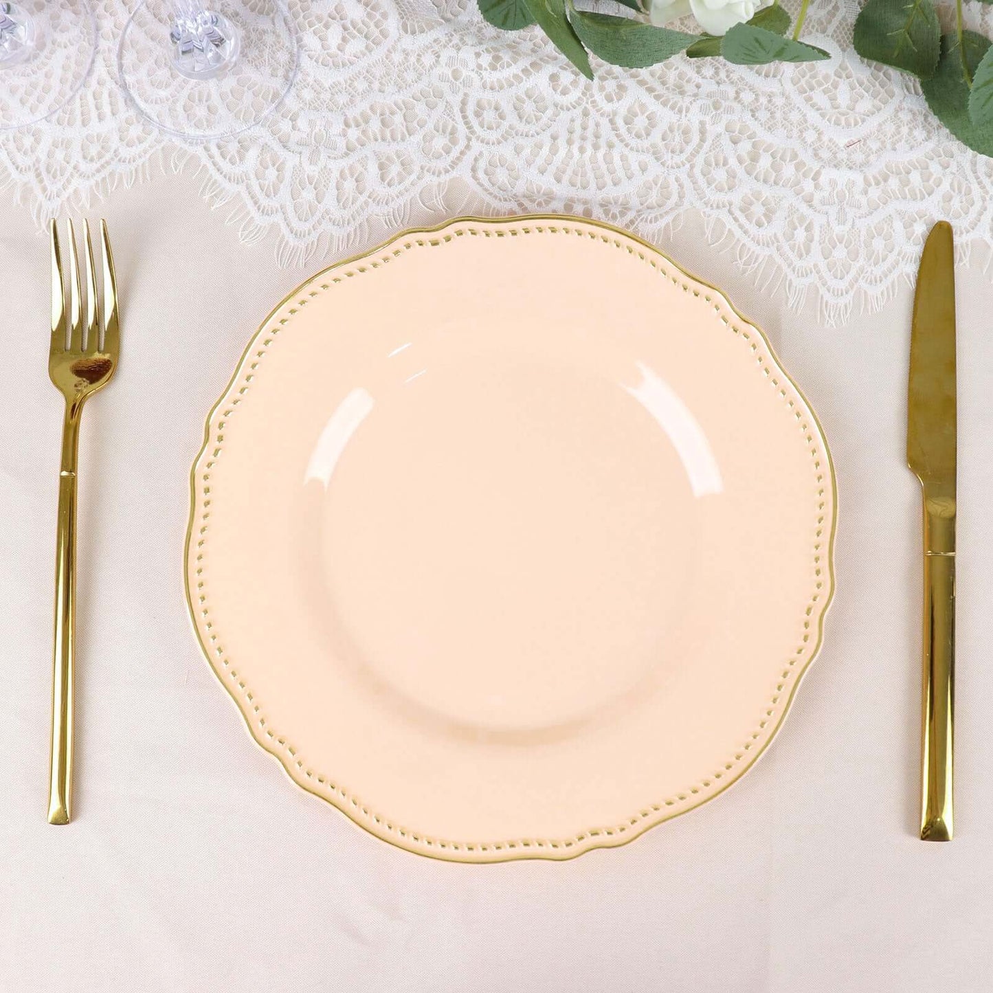 10-Pack Plastic Dinner Plates in Nude with Gold Scalloped Rim - Disposable Party Plates 9"