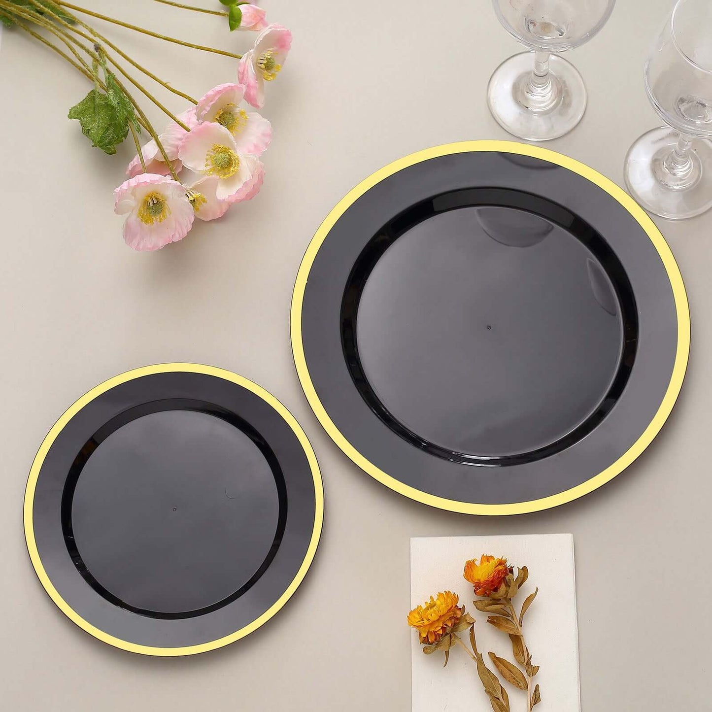 10-Pack Plastic 10" Round Dinner Plates in Black with Gold Rim - Disposable Party Plates for Classy Banquets & Special Occasions