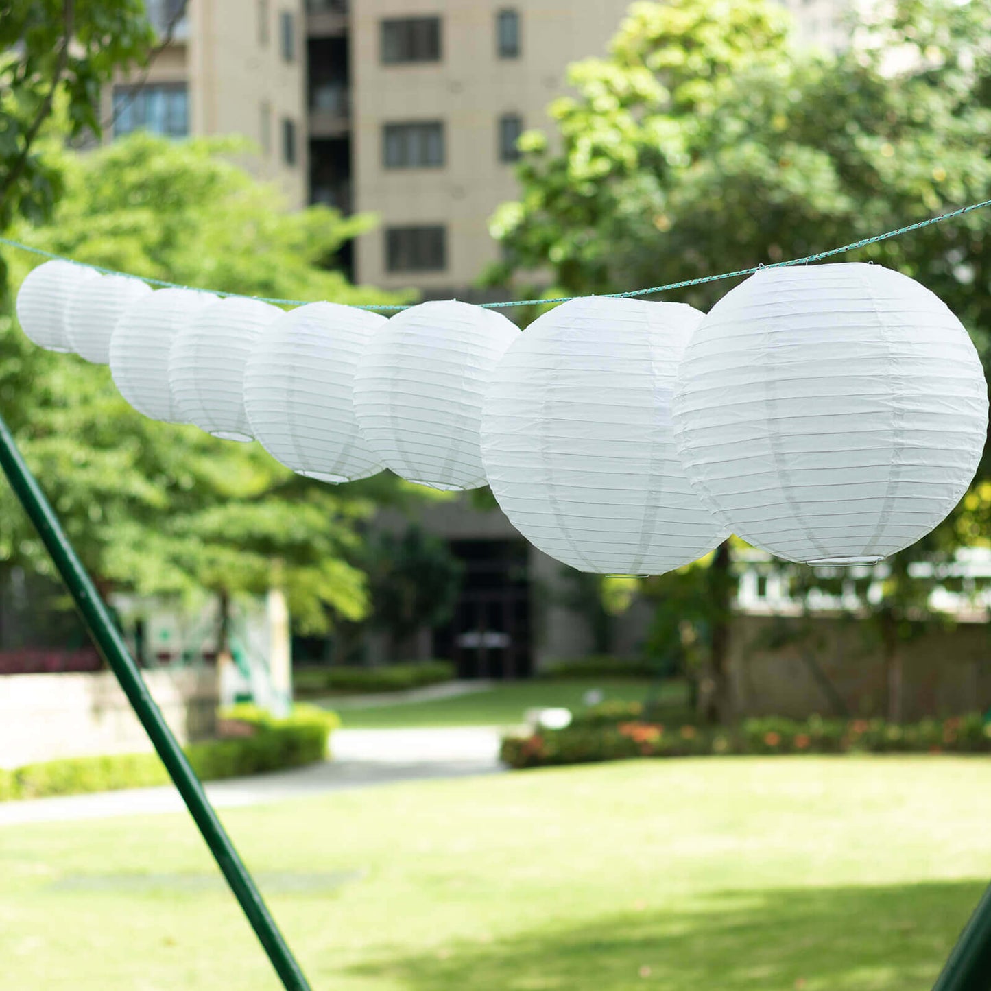 Set of 8 White Hanging Paper Lanterns, Decorative Round Chinese Sky Lanterns, Assorted Sizes  - 6",8",10",14"