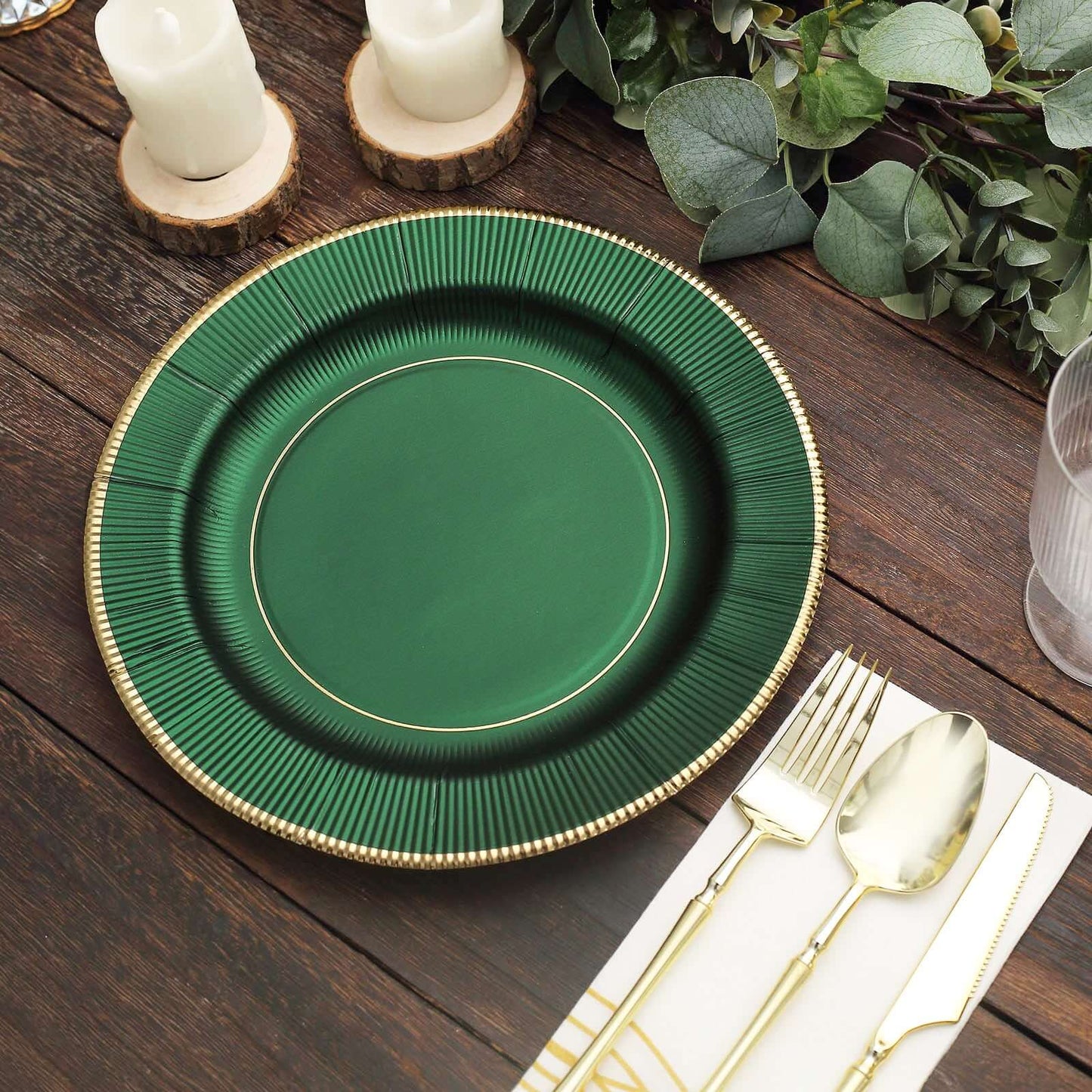 25-Pack Paper 10" Round Dinner Plates in Hunter Emerald Green Sunray Design with Gold Rim - Disposable Heavy Duty 350GSM Party Plates