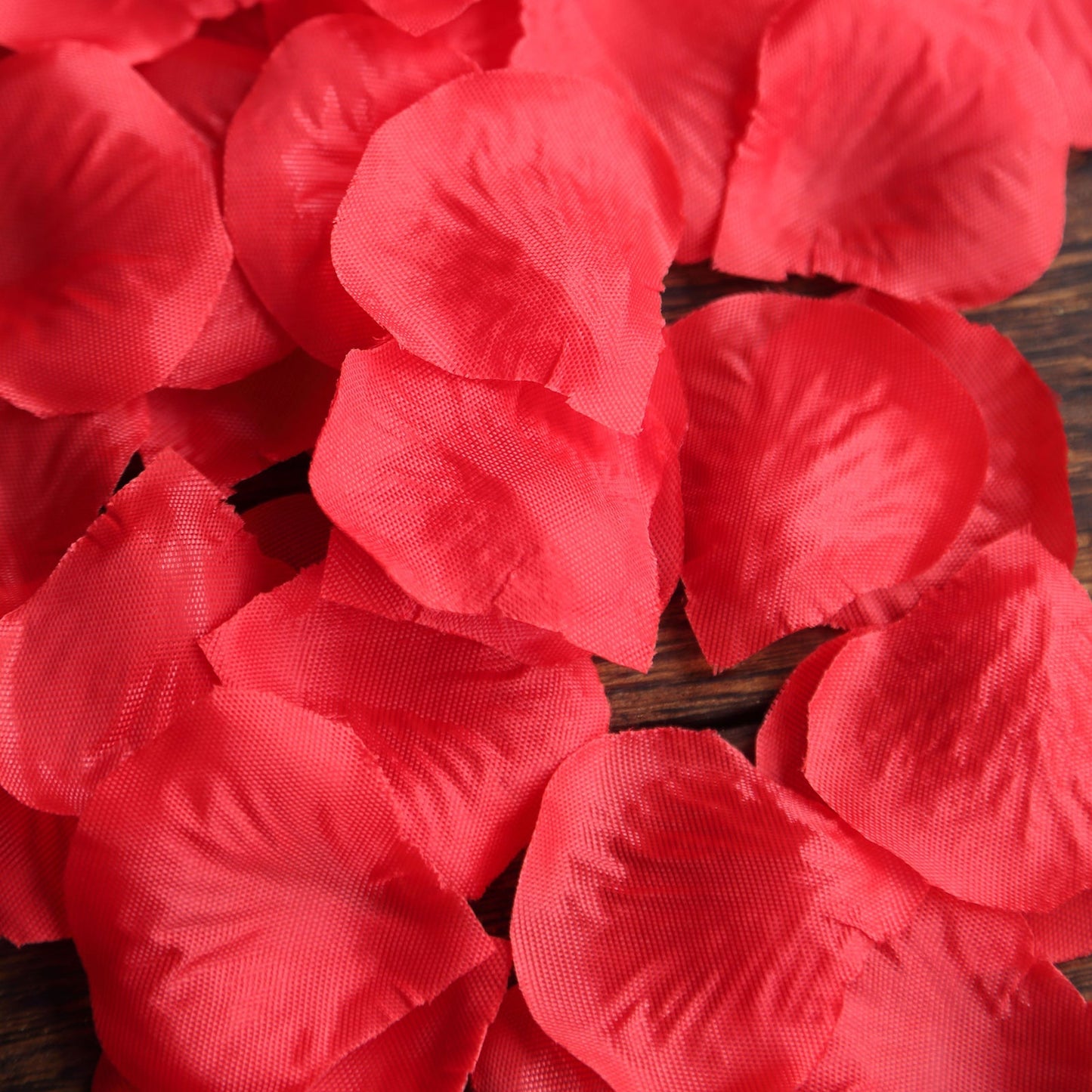 500-Pack Rose Petals Round Design Red Silk Confetti - Decorative Scatters for Tables and Floors