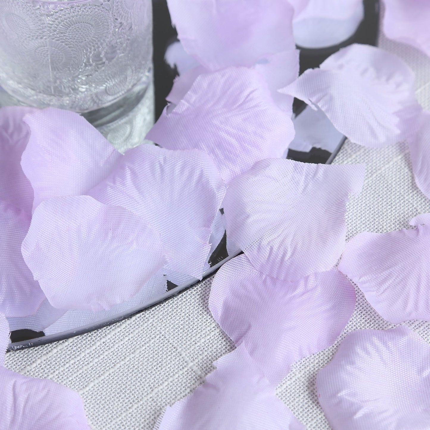 500-Pack Rose Petals Round Design Lavender Lilac Silk Confetti - Decorative Scatters for Tables and Floors