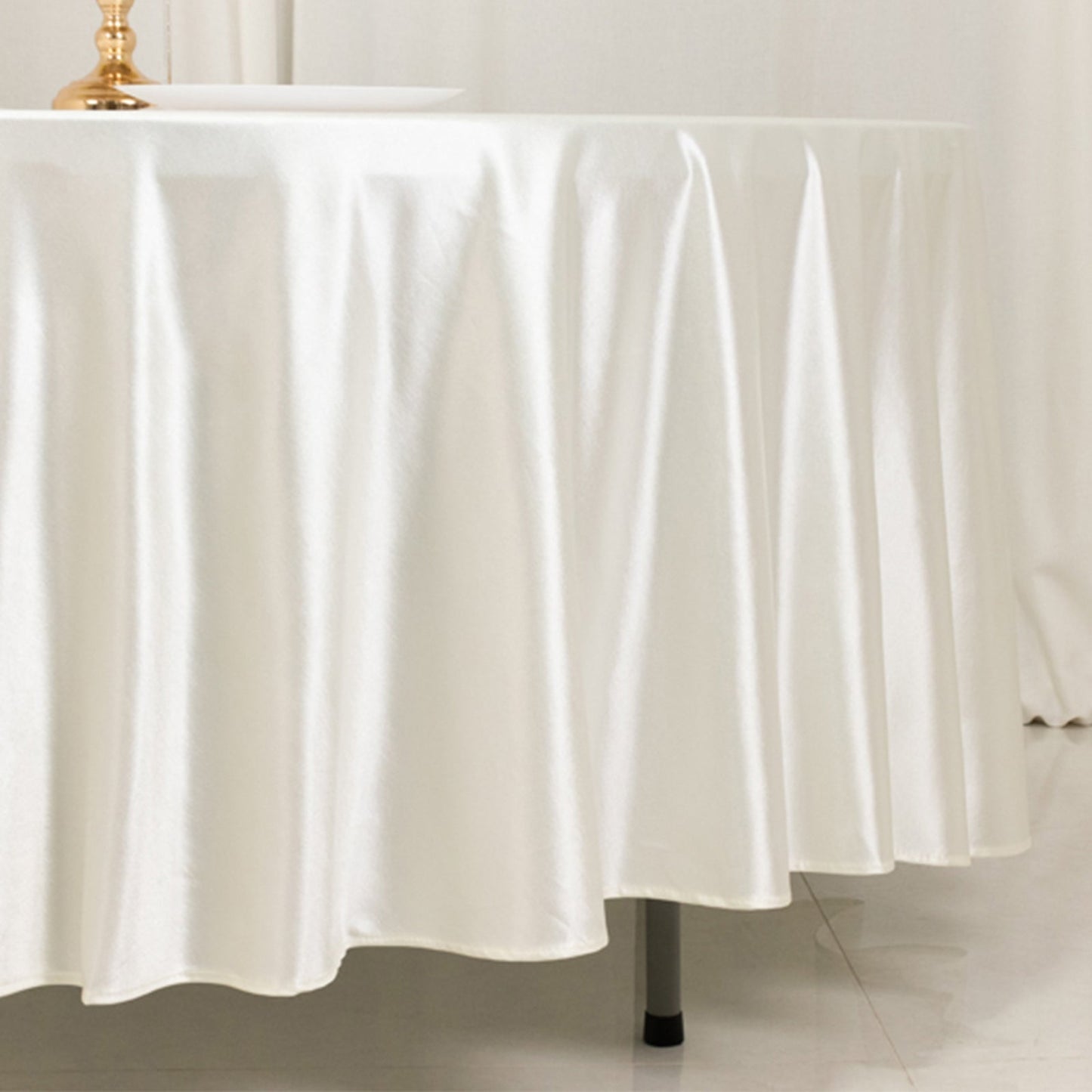 Scuba Round 108" Tablecloth Shimmering Pearl White - Wrinkle Free & Stain Resistant Table Cover