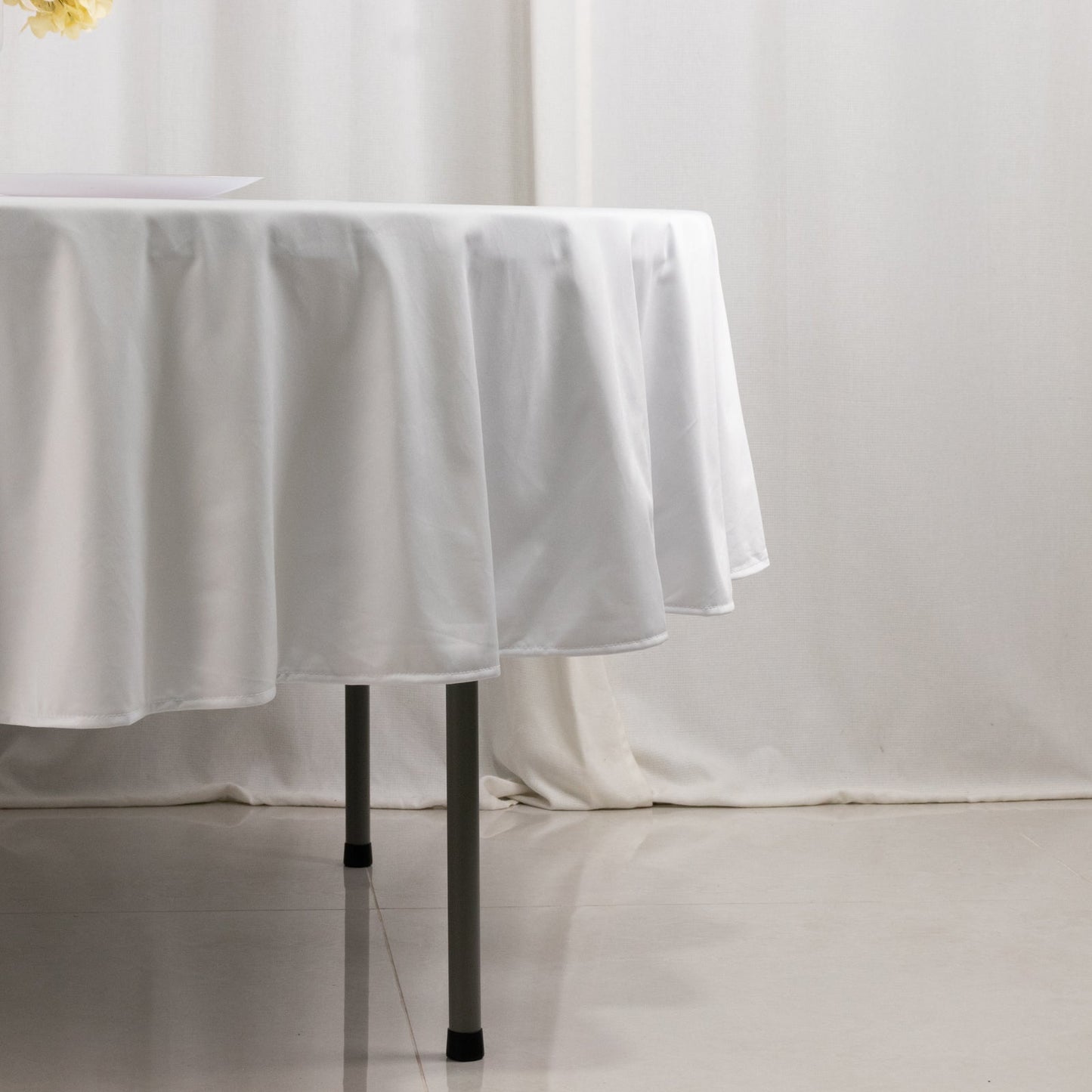Scuba Round 90" Tablecloth White - Wrinkle Free & Stain Resistant Table Cover for Weddings and Banquets