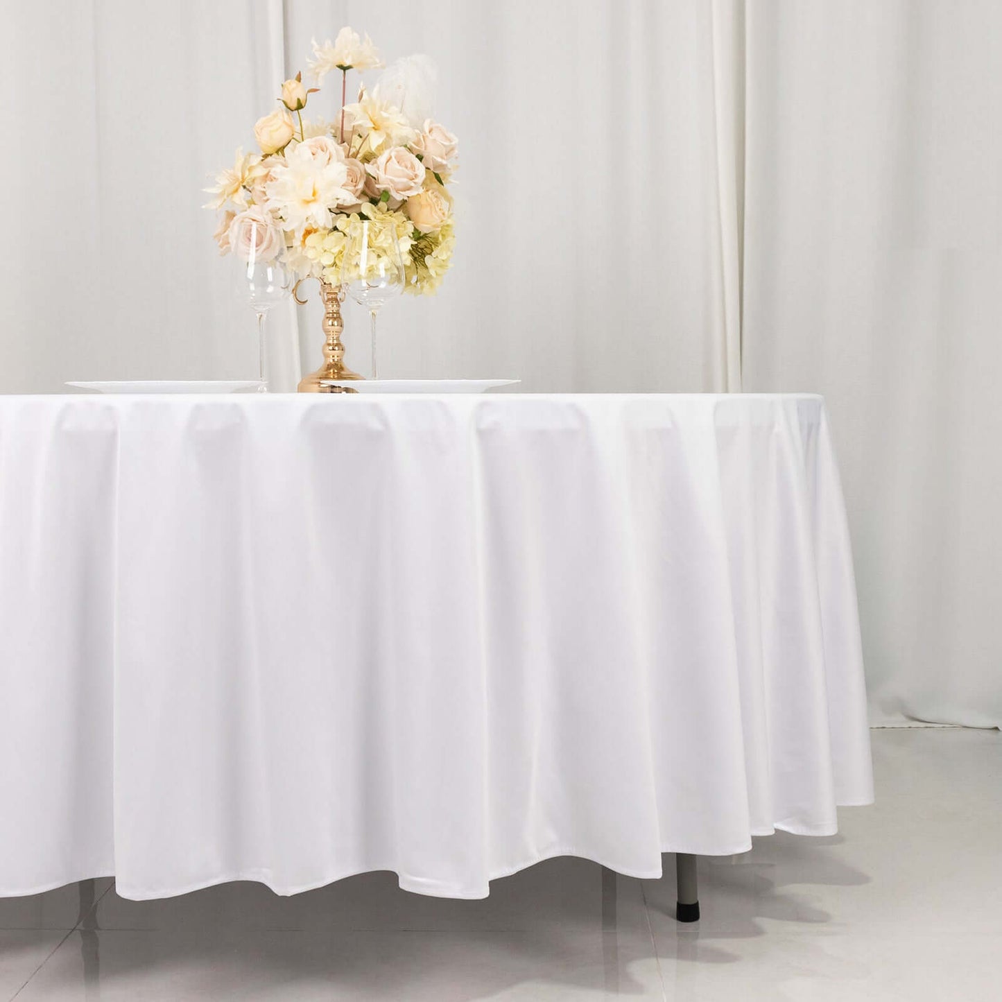 Scuba Round 108" Tablecloth White - Wrinkle Free & Stain Resistant Table Cover for Exquisite Events