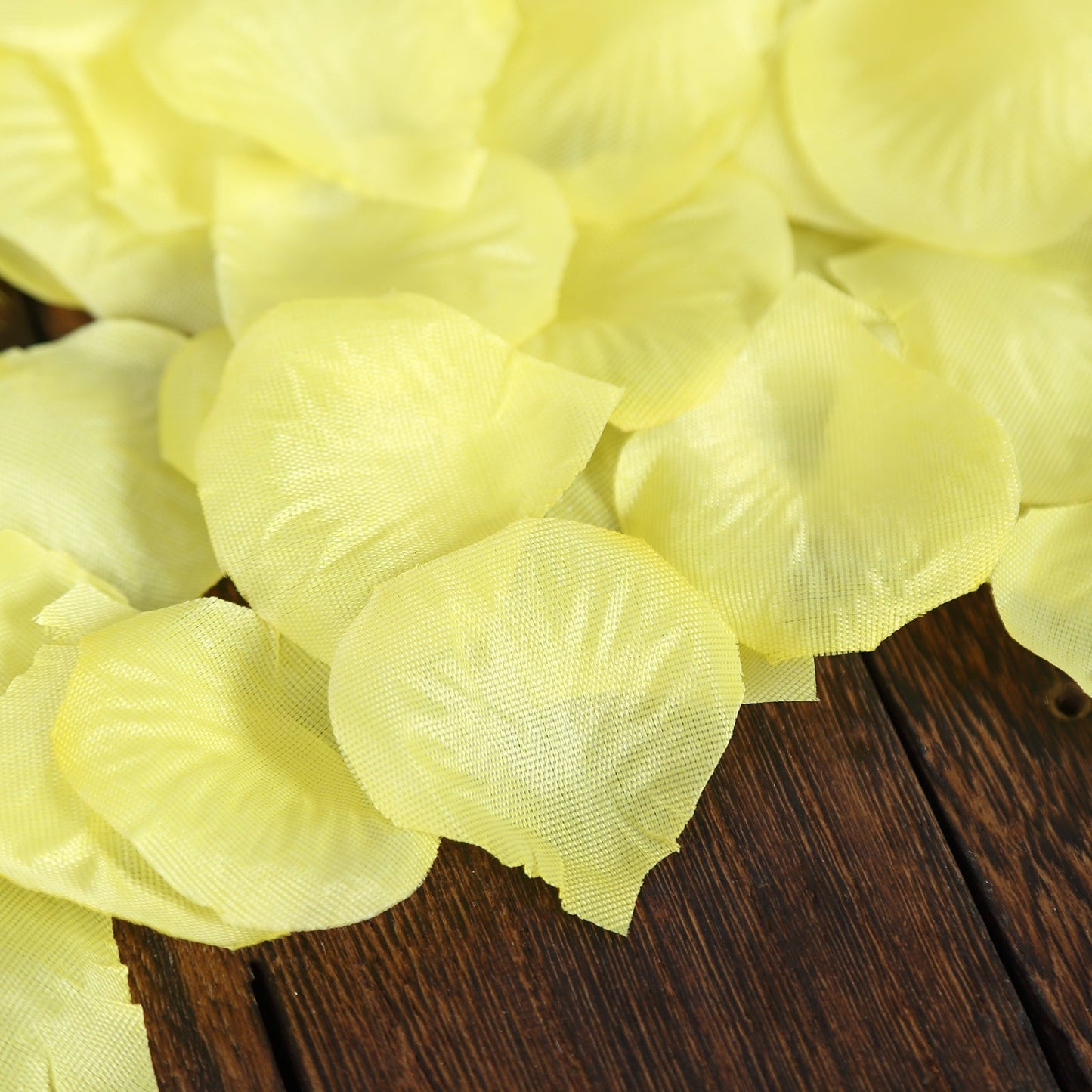 500-Pack Rose Petals Round Design Yellow Silk Confetti - Decorative Scatters for Tables and Floors